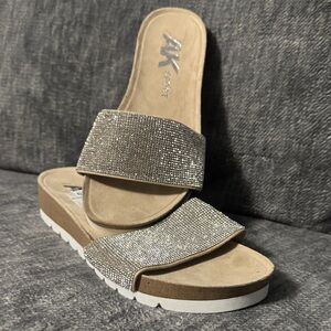 New Women's Anne Klein Silver Slide Sandals Size 9